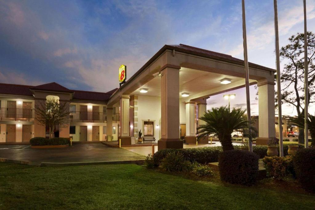 Super 8 By Wyndham Baton Rouge/I-12 Hotel Exterior photo