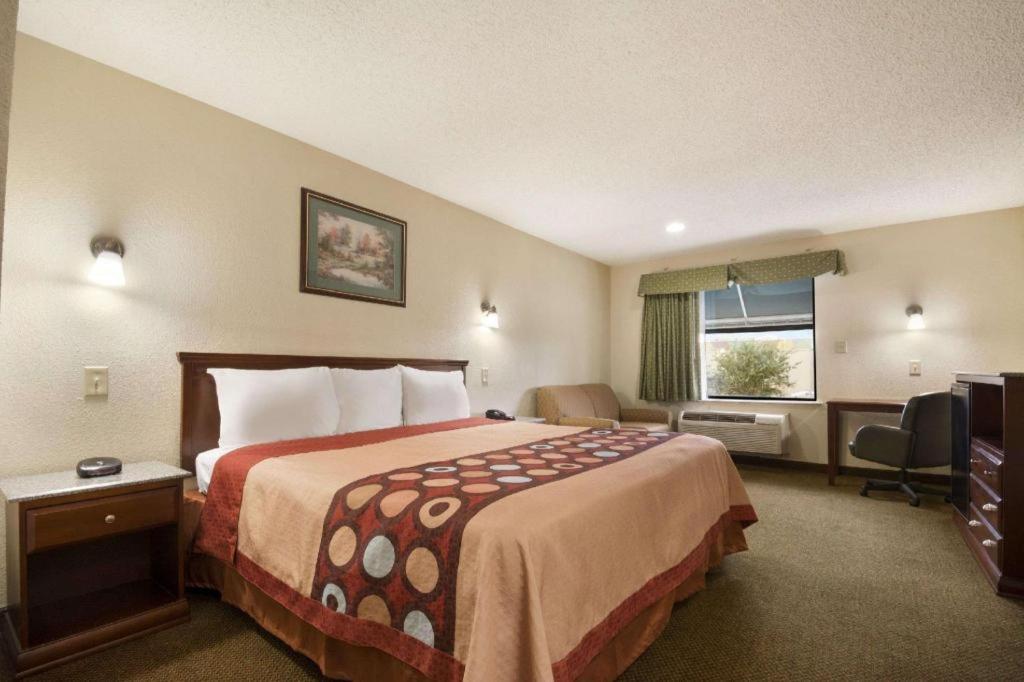 Super 8 By Wyndham Baton Rouge/I-12 Hotel Exterior photo